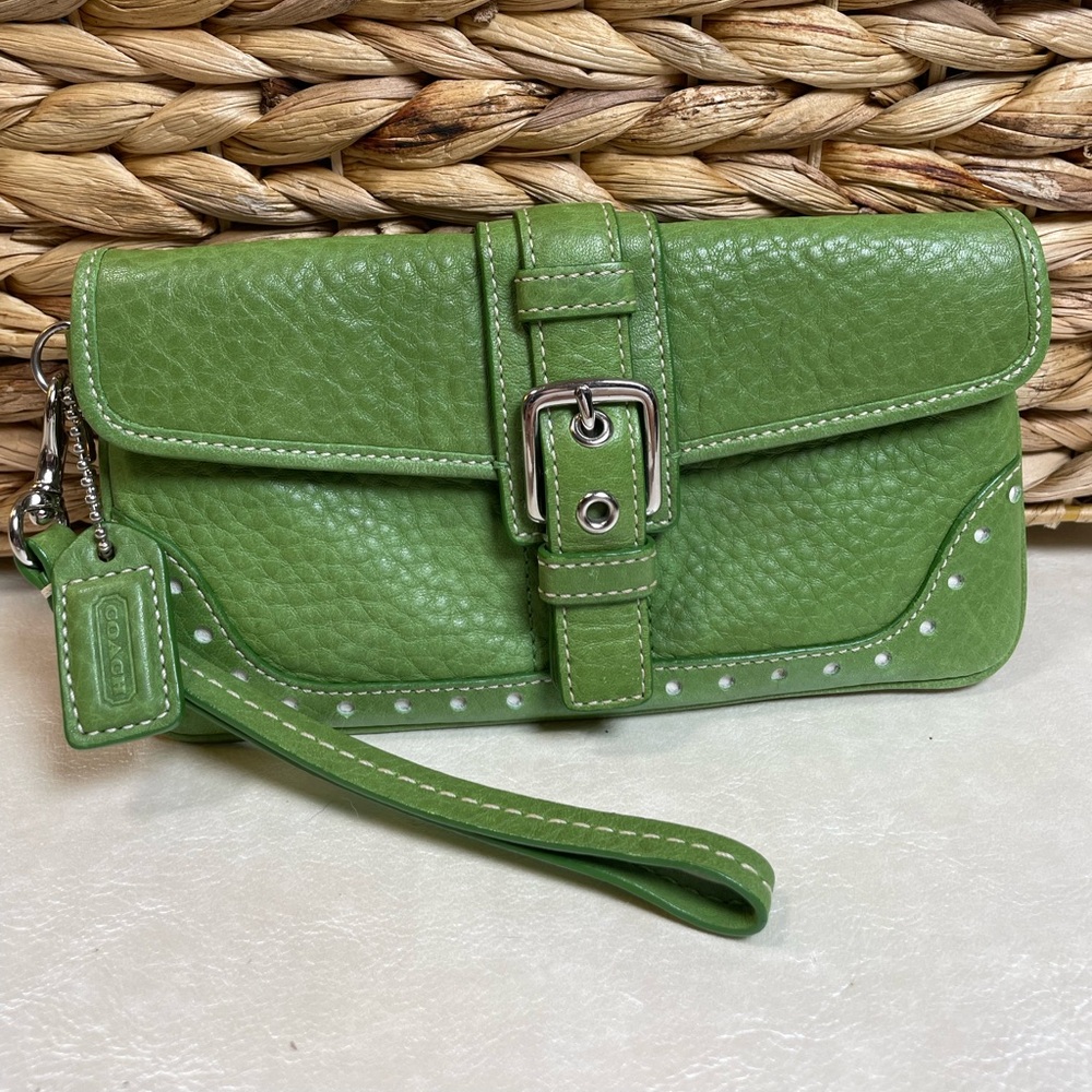 Coach Vintage Rare Green Pebbled Leather Soho Wristlet - Picture 4 of 17